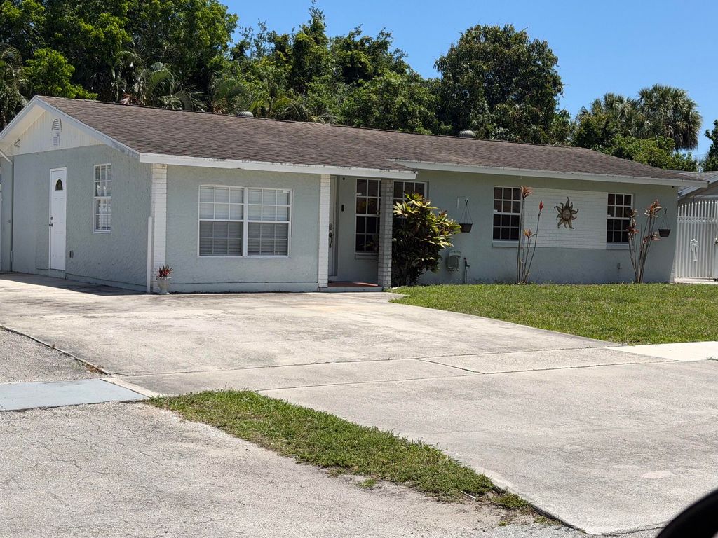 928 Fitch Drive, West Palm Beach, FL 33415