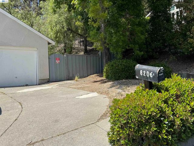 8206 Rhoda Ave, Dublin, CA 94568