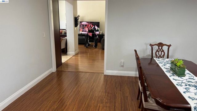 8206 Rhoda Ave, Dublin, CA 94568