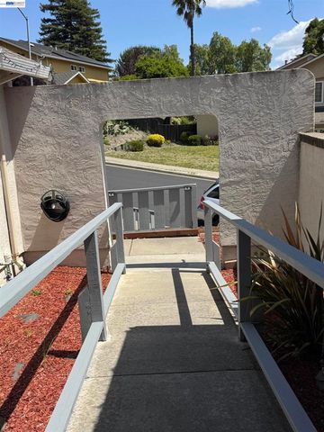 8206 Rhoda Ave, Dublin, CA 94568