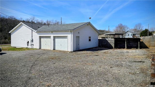 14746 Metro Avenue, Bonner Springs, KS 66012