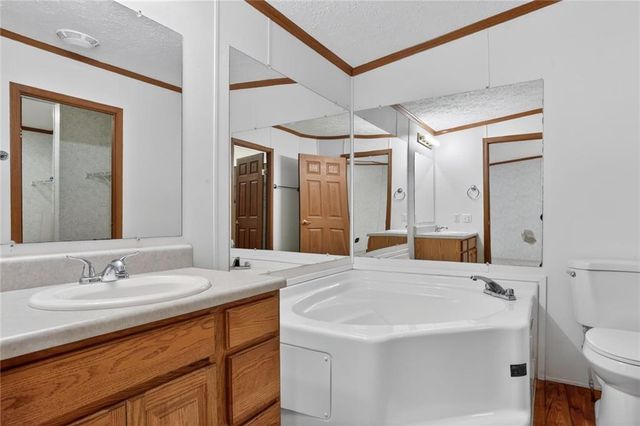 14746 Metro Avenue, Bonner Springs, KS 66012