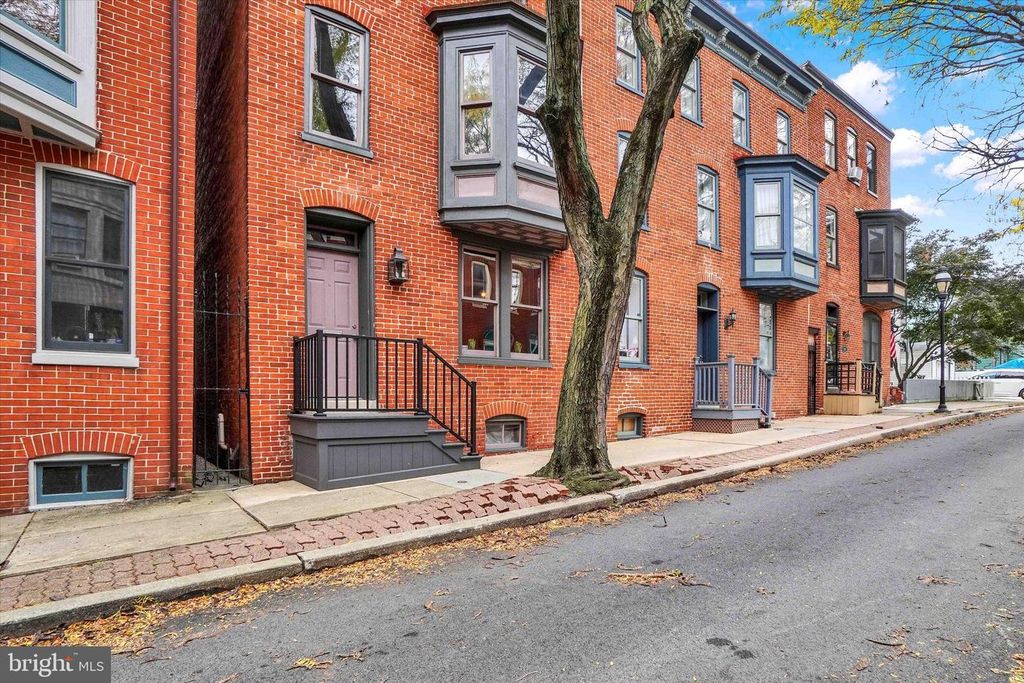 328 E LOCUST ST, York, PA 17403