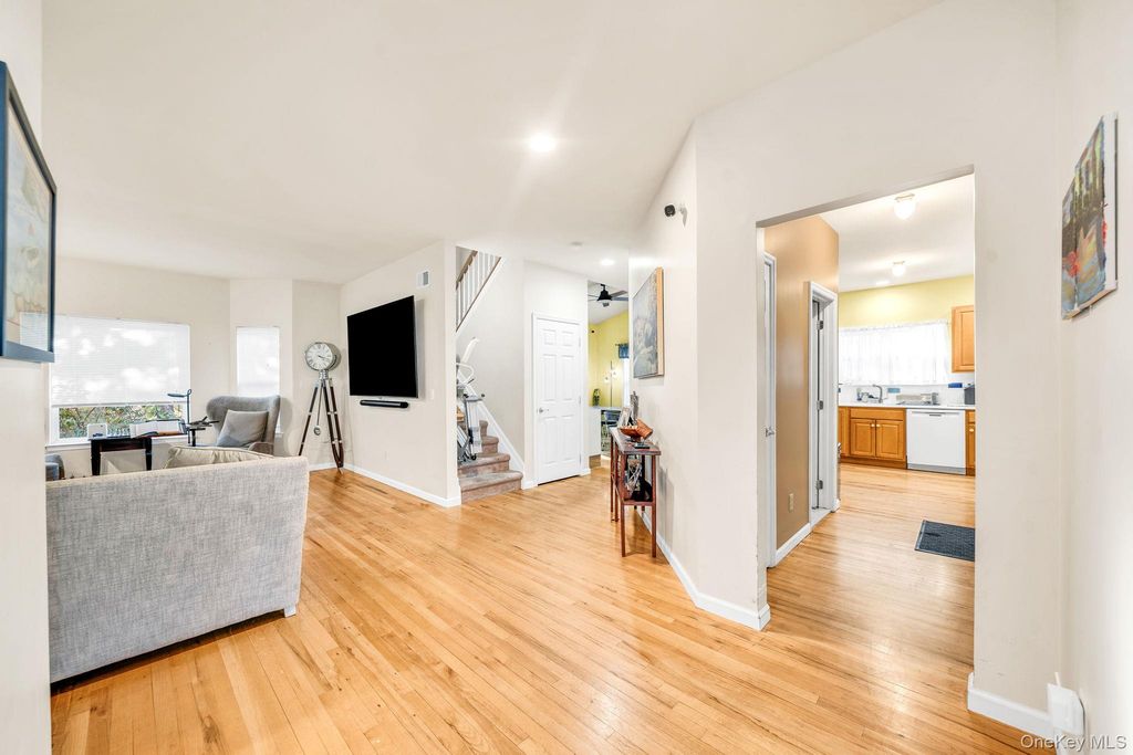 23 Sunflower Ridge Road, South Setauket, NY 11720 — photo 5