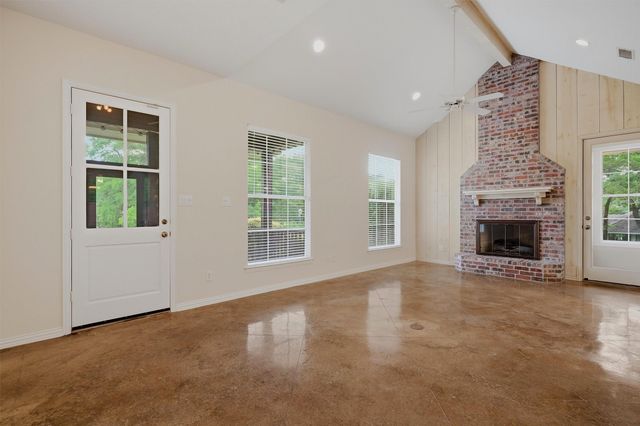 621 Kiowa Drive E, Lake Kiowa, TX 76240