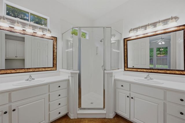 621 Kiowa Drive E, Lake Kiowa, TX 76240