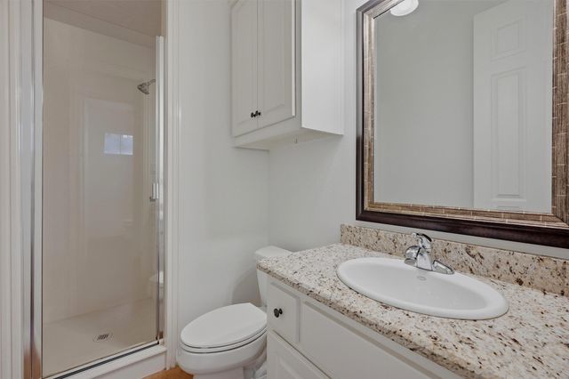 621 Kiowa Drive E, Lake Kiowa, TX 76240