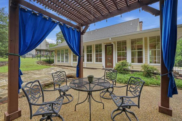 621 Kiowa Drive E, Lake Kiowa, TX 76240