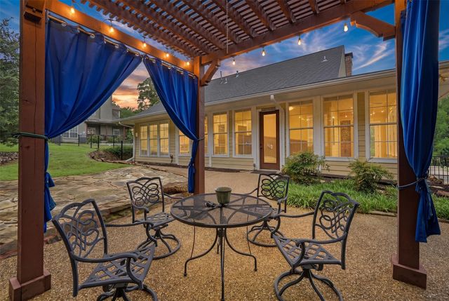 621 Kiowa Drive E, Lake Kiowa, TX 76240