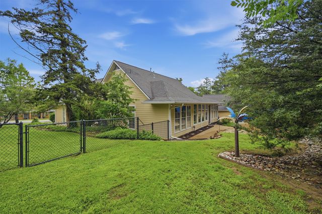 621 Kiowa Drive E, Lake Kiowa, TX 76240