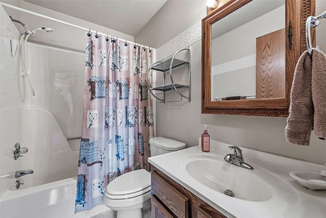 2750 Lynn Drive, Marion, IA 52302