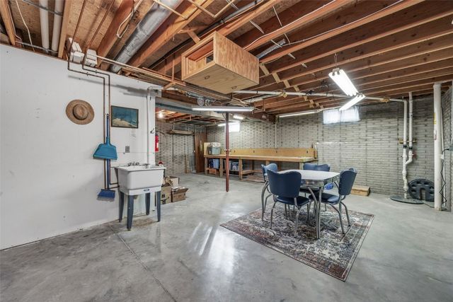 2750 Lynn Drive, Marion, IA 52302