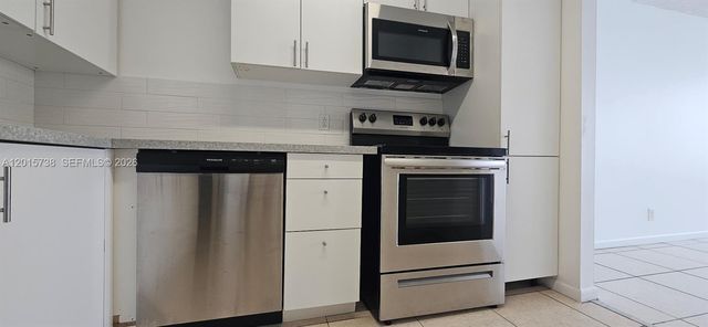 2025 NE 164th St 306, North Miami Beach, FL 33162