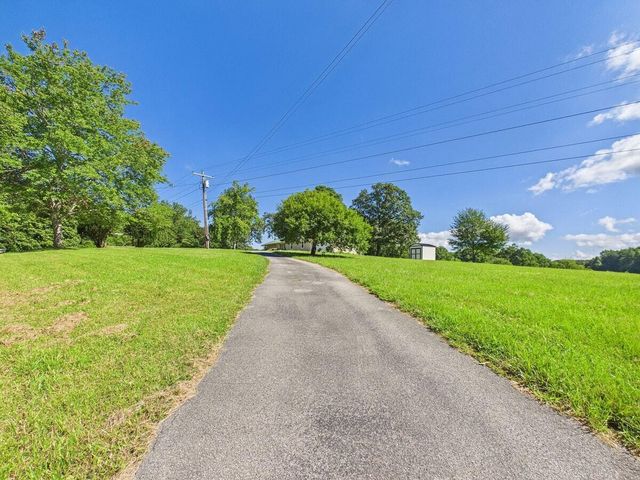 206 Hot Water Road, Tellico Plains, TN 37385