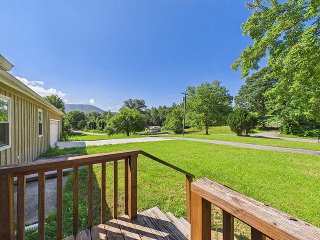 206 Hot Water Road, Tellico Plains, TN 37385