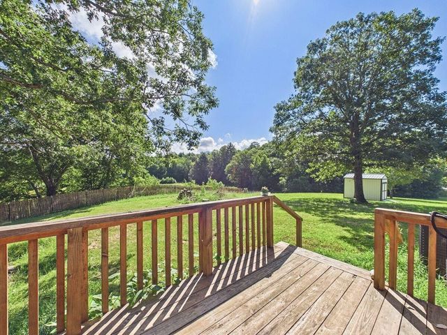 206 Hot Water Road, Tellico Plains, TN 37385