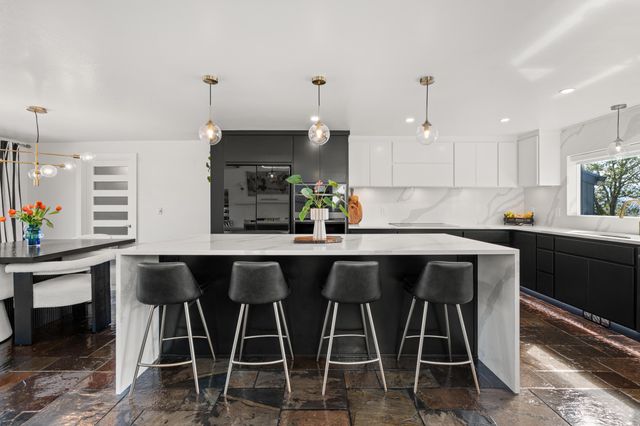 1021 NW Starlite Place, Grants Pass, OR 97526