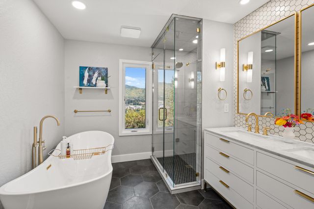 1021 NW Starlite Place, Grants Pass, OR 97526