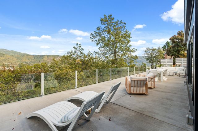 1021 NW Starlite Place, Grants Pass, OR 97526