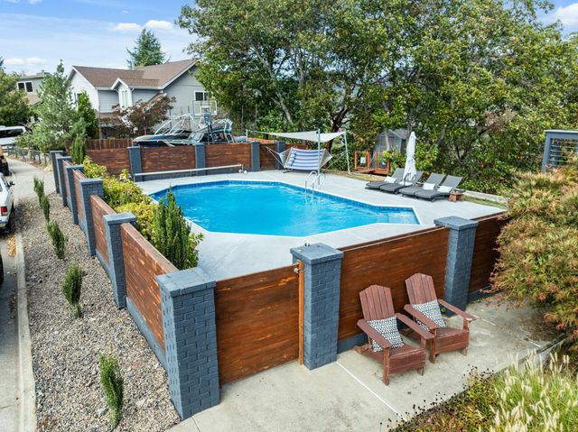 1021 NW Starlite Place, Grants Pass, OR 97526