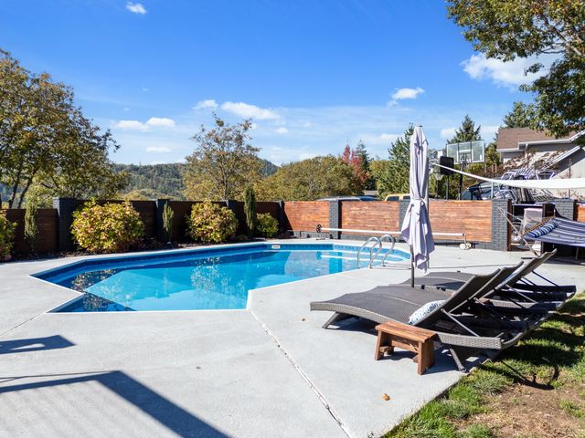 1021 NW Starlite Place, Grants Pass, OR 97526