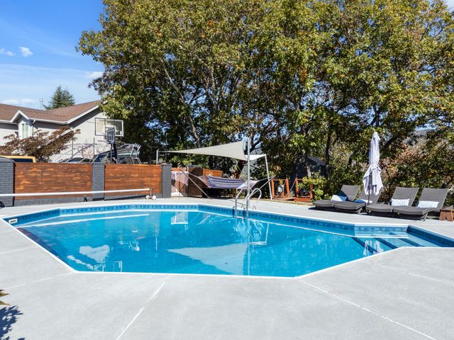 1021 NW Starlite Place, Grants Pass, OR 97526