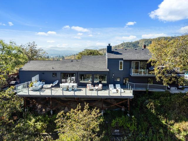 1021 NW Starlite Place, Grants Pass, OR 97526