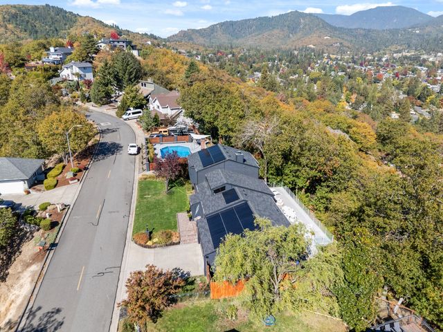 1021 NW Starlite Place, Grants Pass, OR 97526