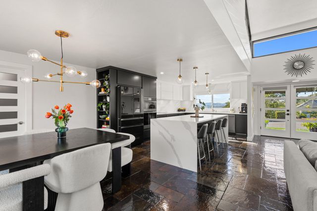 1021 NW Starlite Place, Grants Pass, OR 97526