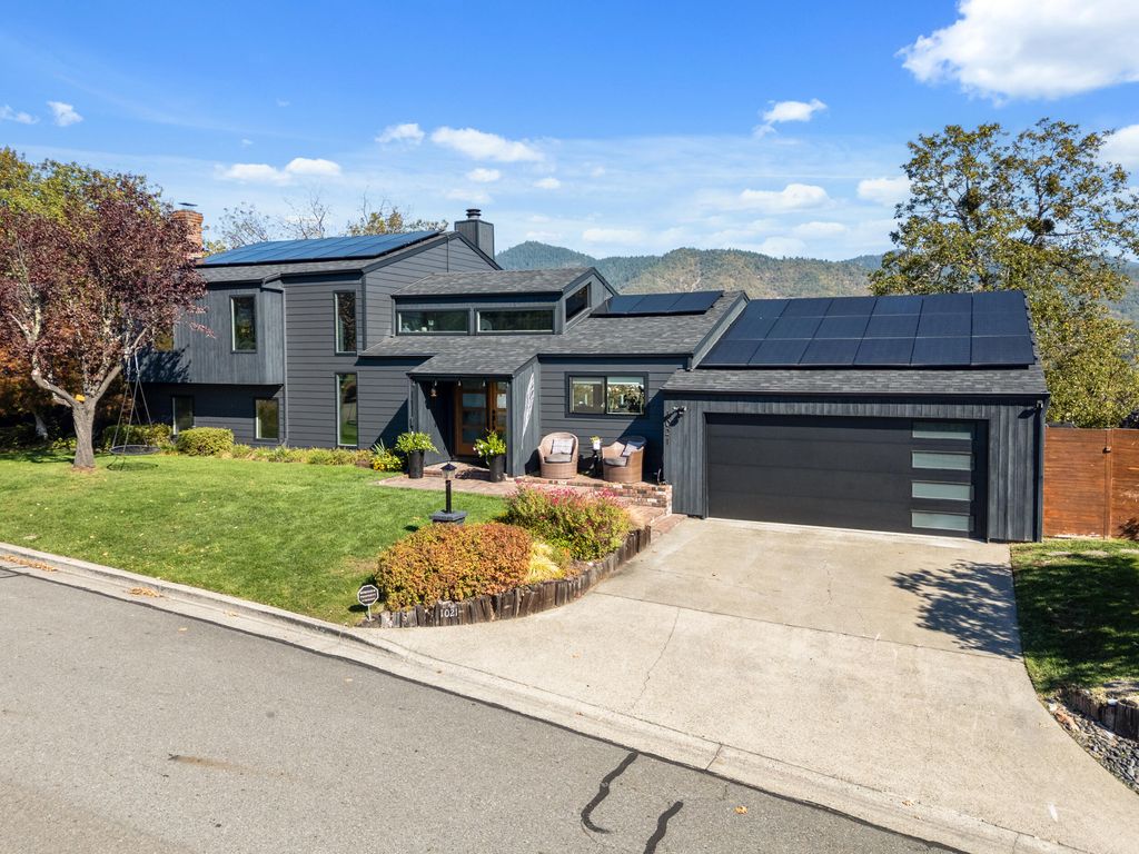 1021 NW Starlite Place, Grants Pass, OR 97526