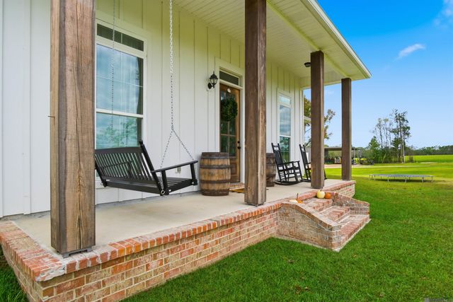 771 Carrier Rd, Pine Grove, LA 70453