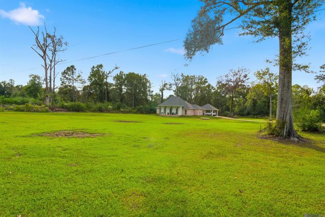 771 Carrier Rd, Pine Grove, LA 70453
