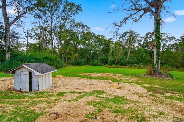 771 Carrier Rd, Pine Grove, LA 70453