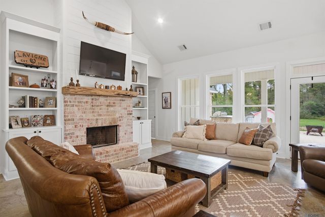 771 Carrier Rd, Pine Grove, LA 70453