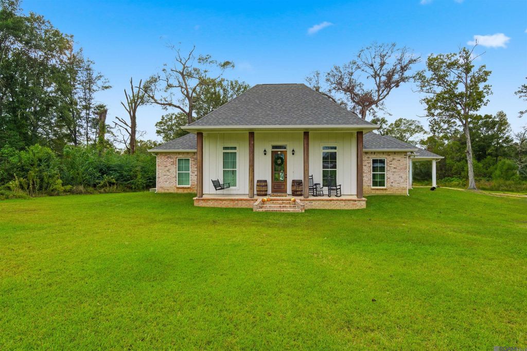 771 Carrier Rd, Pine Grove, LA 70453