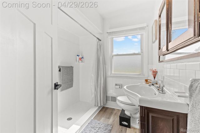 34585 Koch Avenue, Sterling Heights, MI 48310