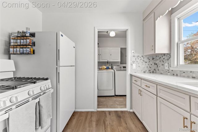 34585 Koch Avenue, Sterling Heights, MI 48310