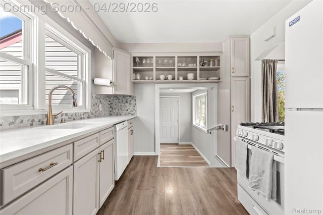 34585 Koch Avenue, Sterling Heights, MI 48310