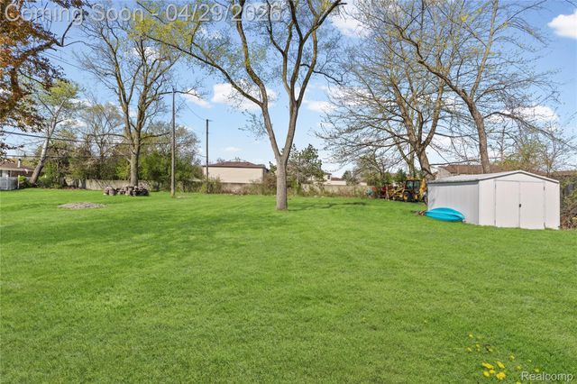 34585 Koch Avenue, Sterling Heights, MI 48310