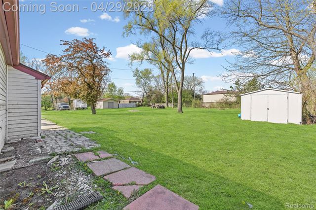 34585 Koch Avenue, Sterling Heights, MI 48310
