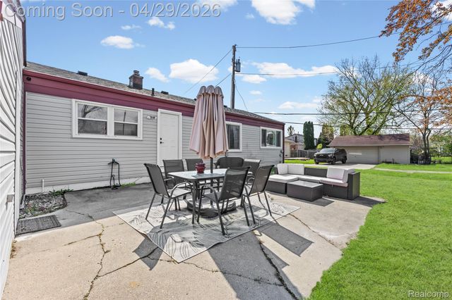 34585 Koch Avenue, Sterling Heights, MI 48310