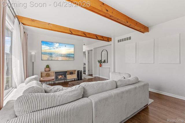 34585 Koch Avenue, Sterling Heights, MI 48310