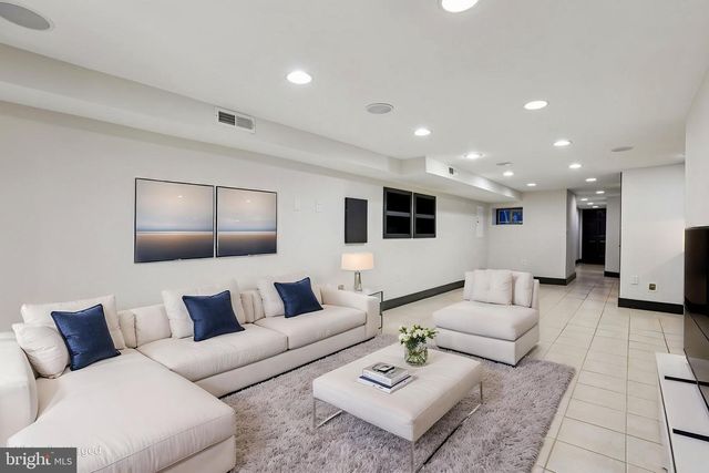 914 NEWINGTON AVE, Baltimore, MD 21217