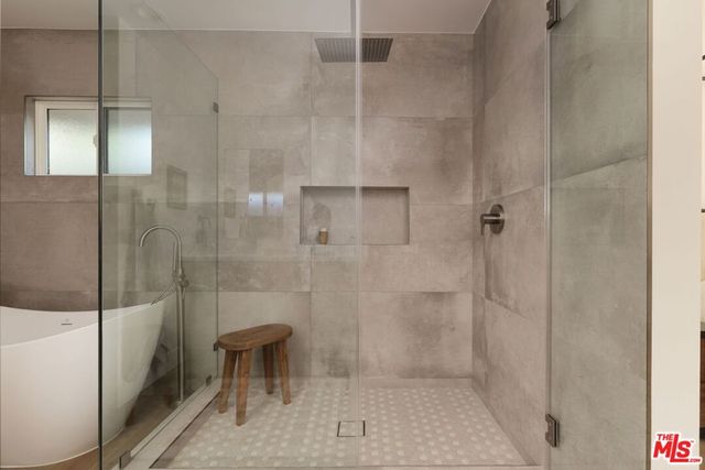 5809 S Chariton Avenue, Los Angeles, CA 90056