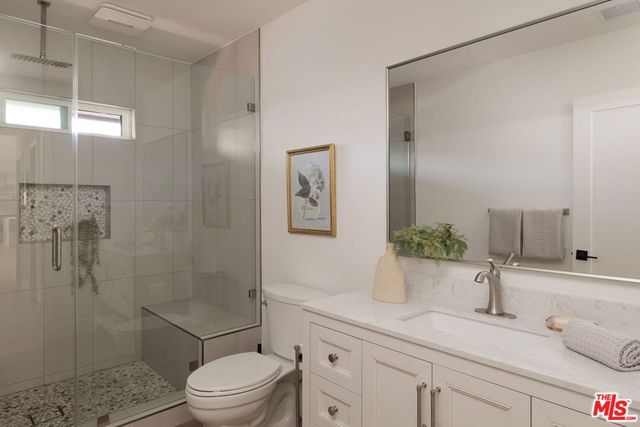 5809 S Chariton Avenue, Los Angeles, CA 90056