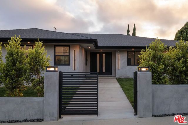 5809 S Chariton Avenue, Los Angeles, CA 90056
