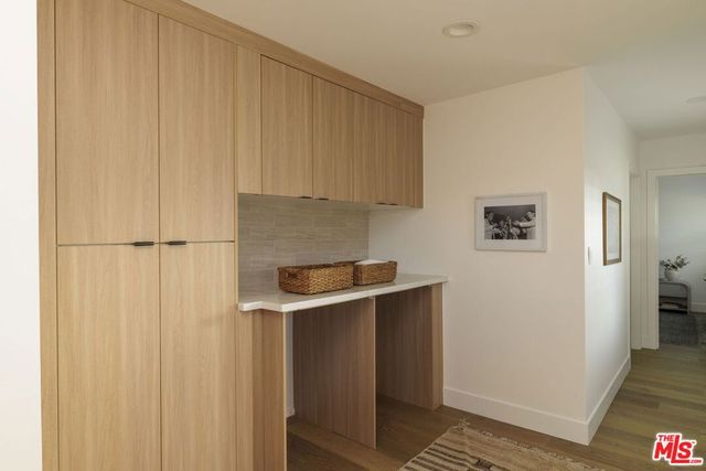 5809 S Chariton Avenue, Los Angeles, CA 90056