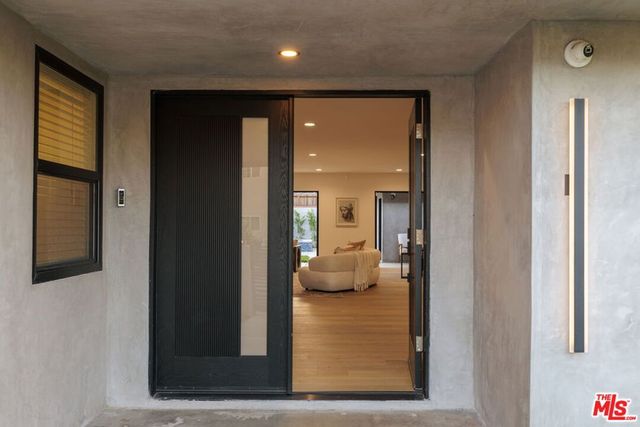 5809 S Chariton Avenue, Los Angeles, CA 90056