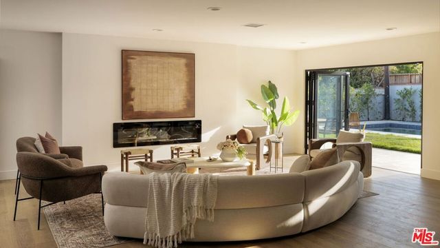 5809 S Chariton Avenue, Los Angeles, CA 90056