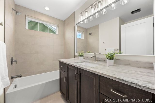 831 Avon Court, Glen Ellyn, IL 60137